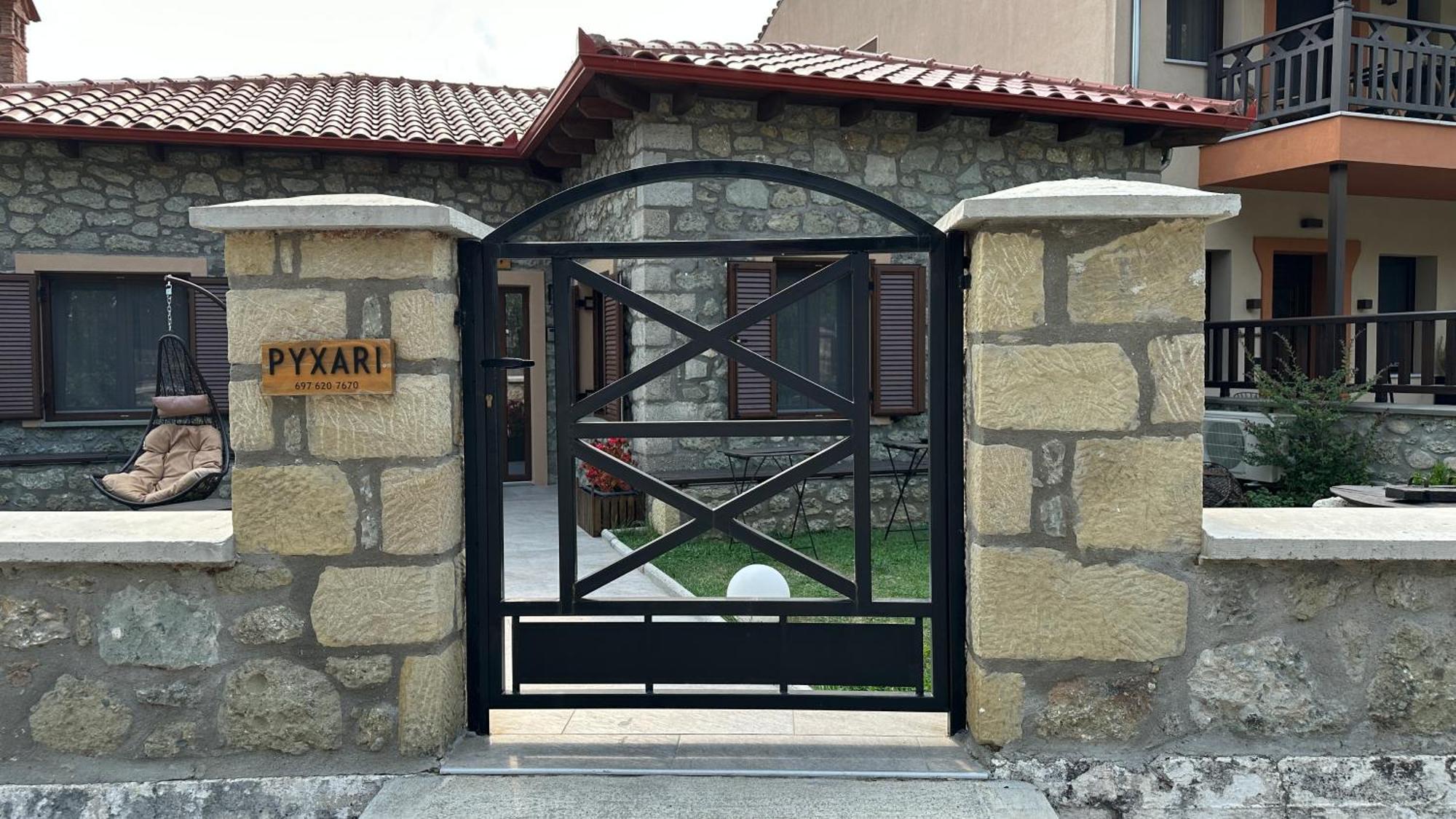 Guesthouse Pyxari カランバカ エクステリア 写真